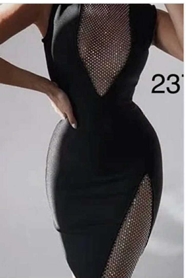 Robe avec décolleté résille diamants