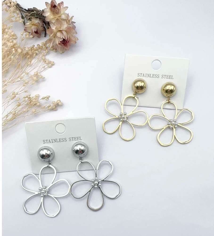 Boucles d'oreilles à fleur perlé au centre