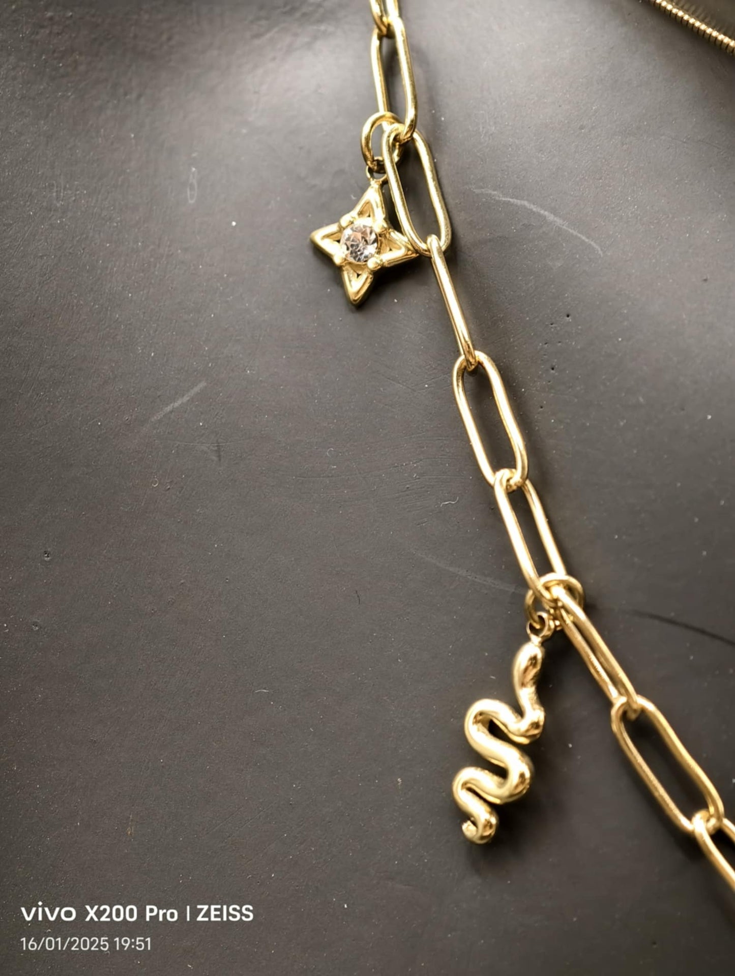 Collier 2 rangs - mailles miroir avec étoiles, main, serpent, œil et cœur Böhm