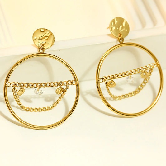 Boucles d'oreilles Dorées Cercle Avec Chaîne Au Centre Eclat Paris