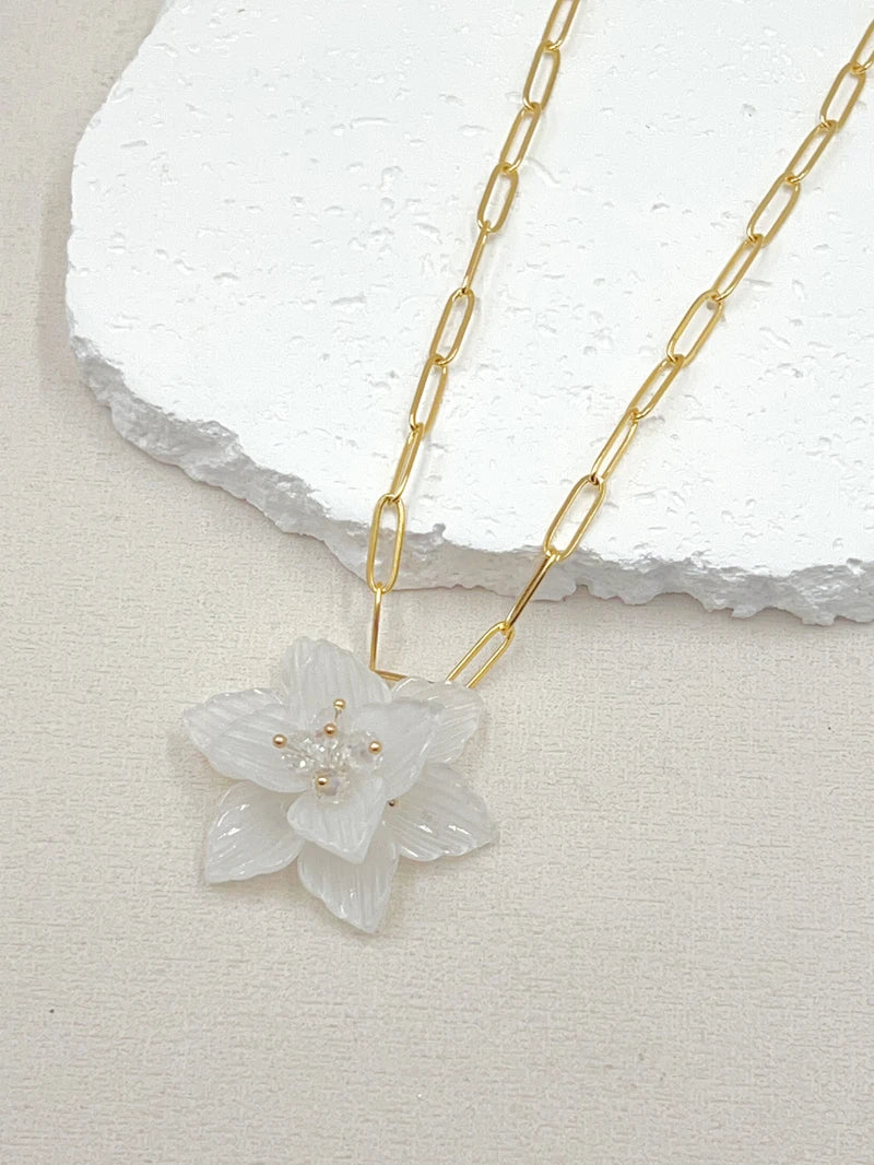 COLLIER FLEUR DUR EN ACIER INOXYDABLE