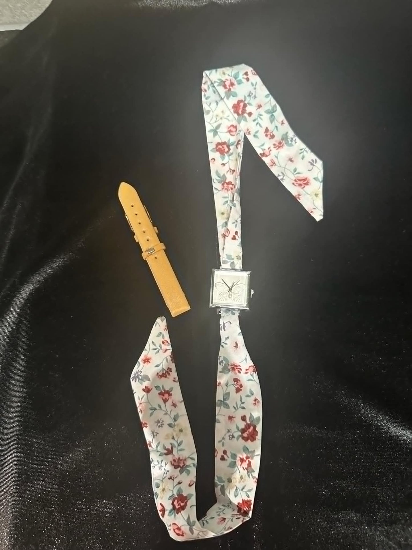 Montre papillon ou libellule foulard blanc fleuri Michael John Montres