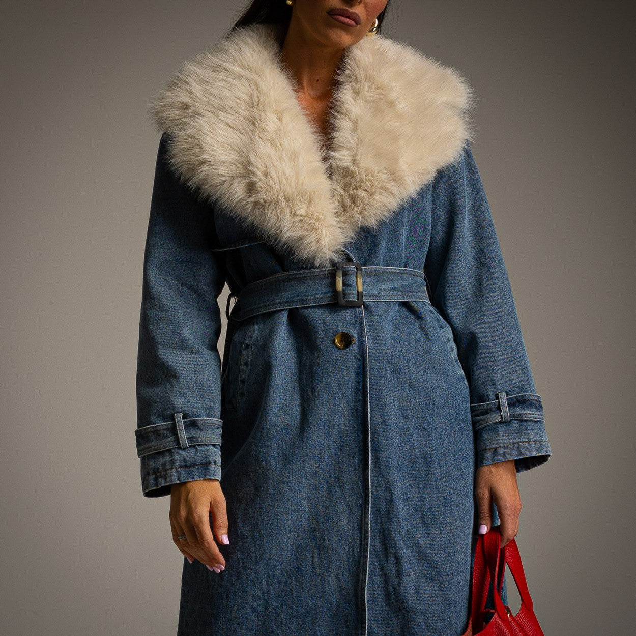 MANTEAU EN JEAN MATELASSÉ AVEC COL EN FOURRURE AMOVIBLE