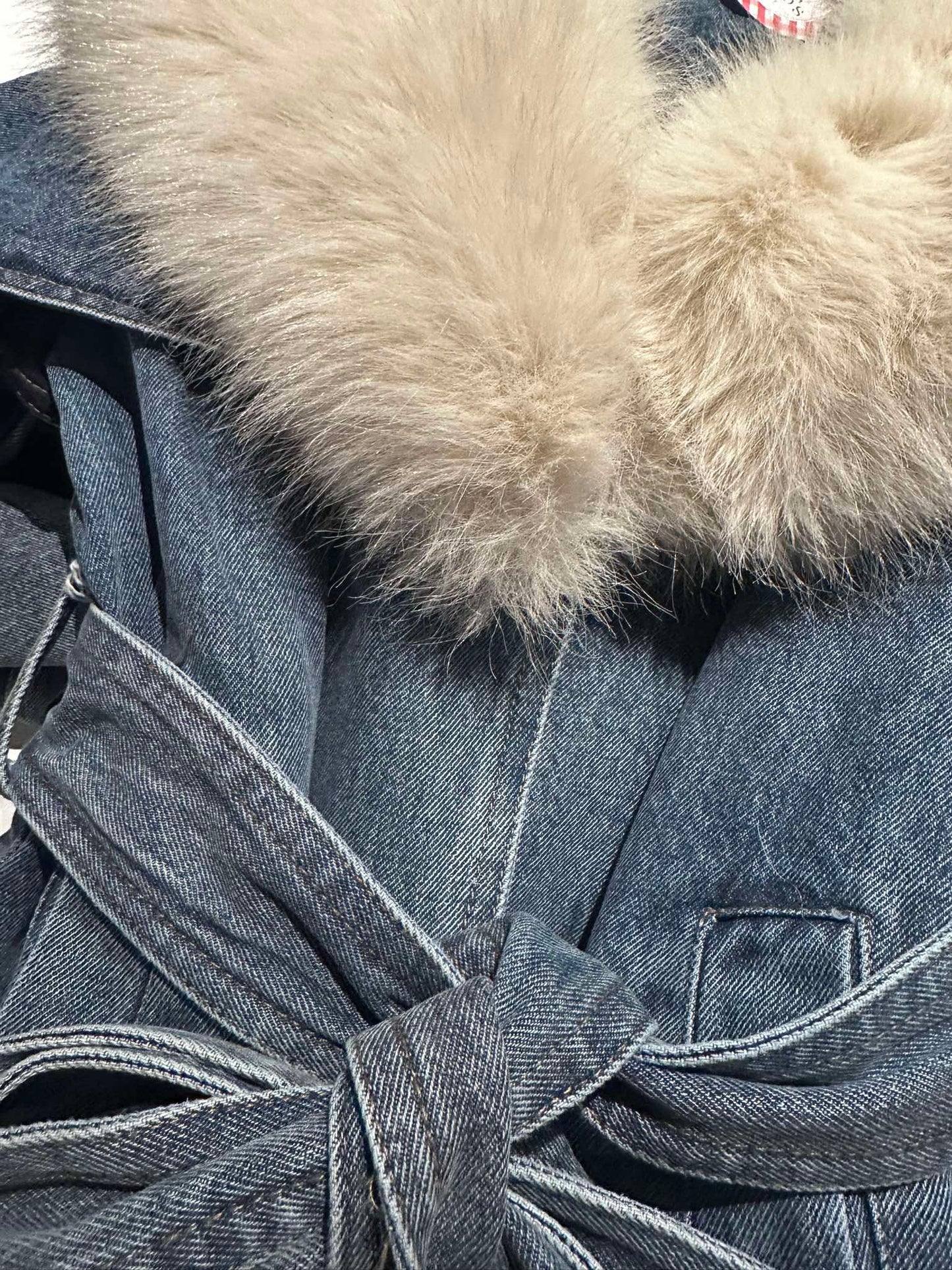 MANTEAU EN JEAN MATELASSÉ AVEC COL EN FOURRURE AMOVIBLE