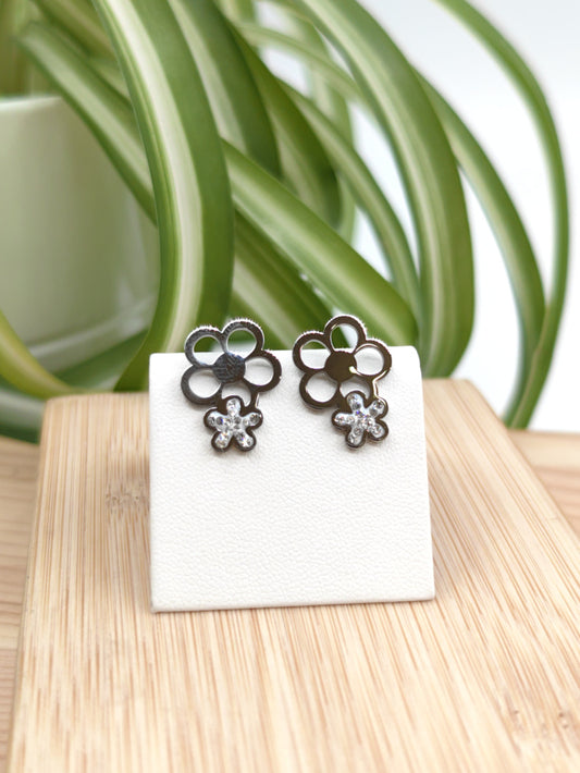 Boucle d'oreille doubles petites fleur avec strass en acier inoxydable Glam Chic