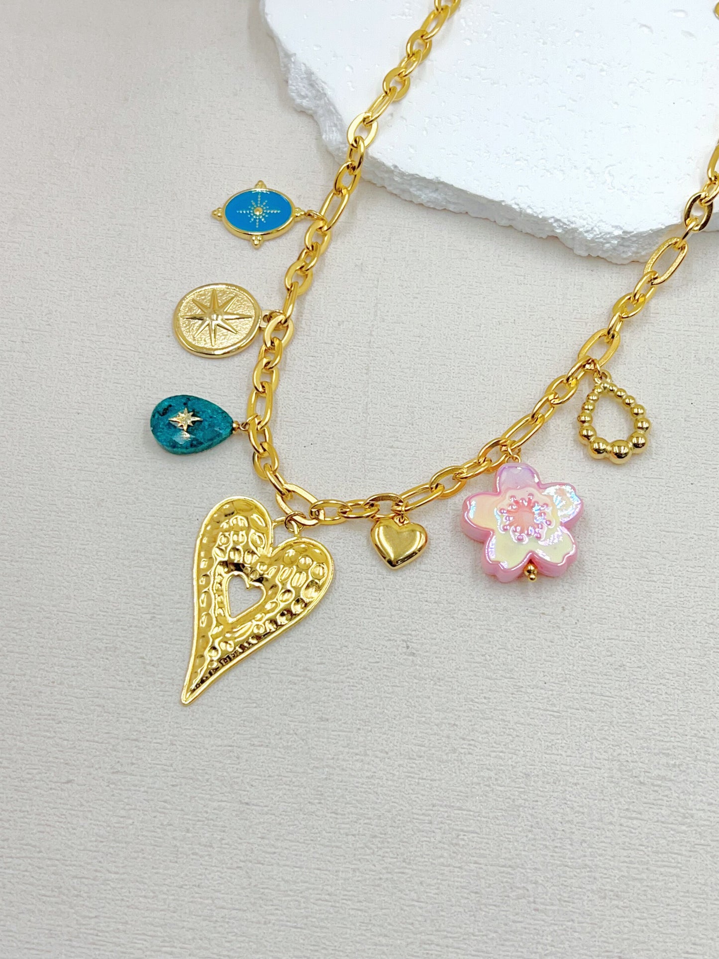 COLLIER EN ACIER INOXYDABLE CHARMS COEUR + FLEUR