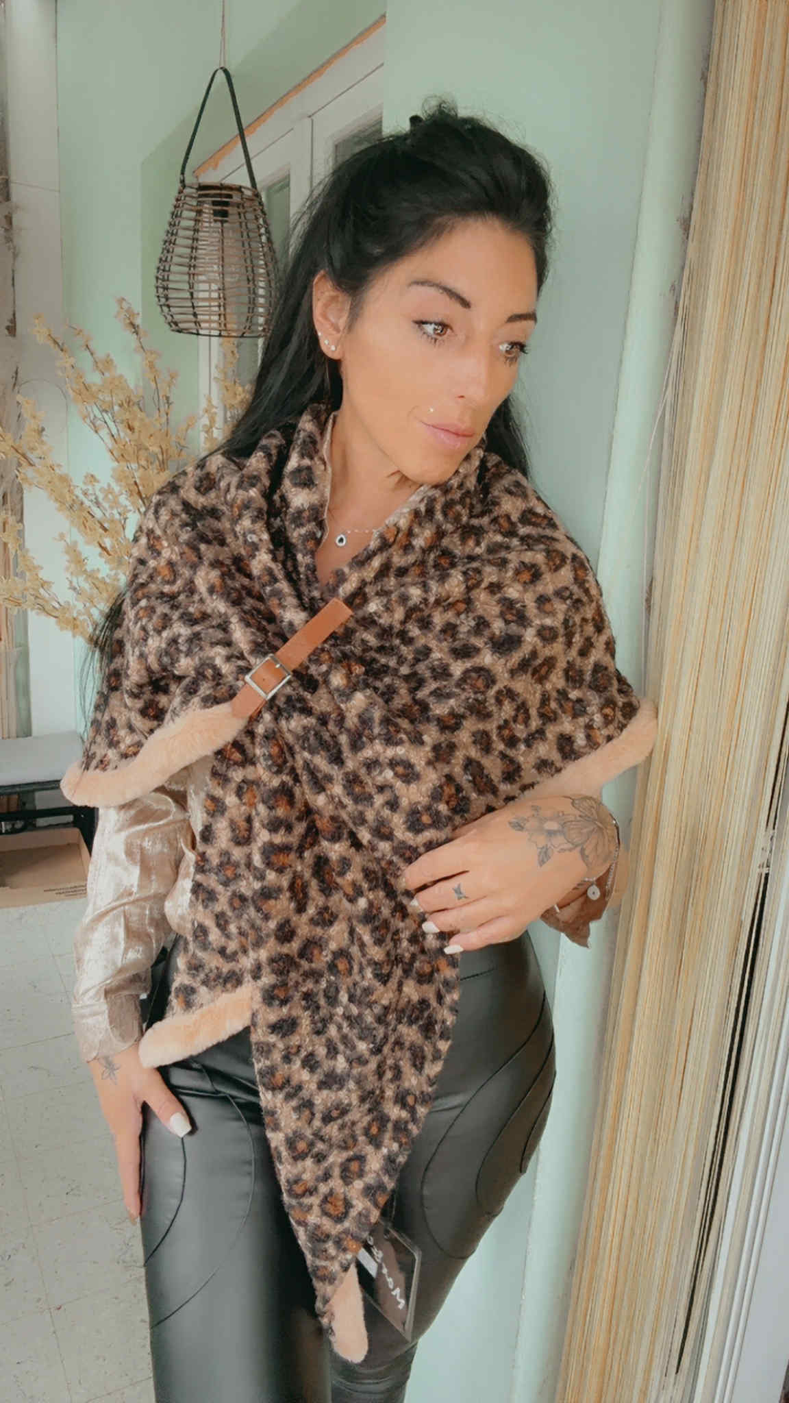 Foulard cap imprimé léopard et attache