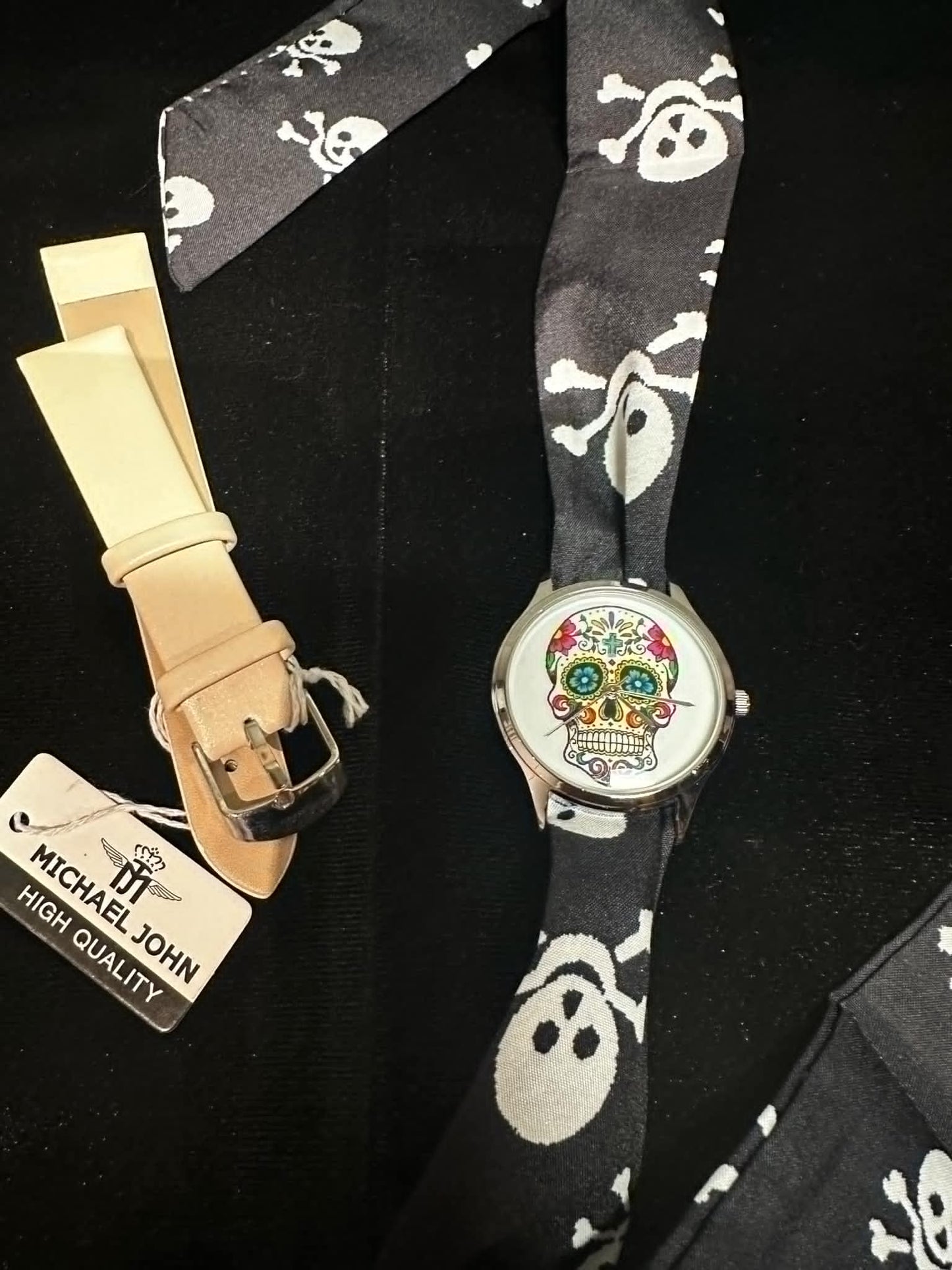 Montre foulard noir  Michael John Montres rond tête de mort